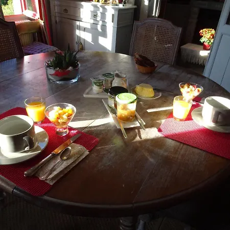 לינה וארוחת בוקר La Roseraie Du Prieure